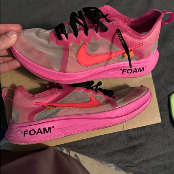 9.5 OFF WHITE ZOOM FLY TULIP - Picture 1 of 8